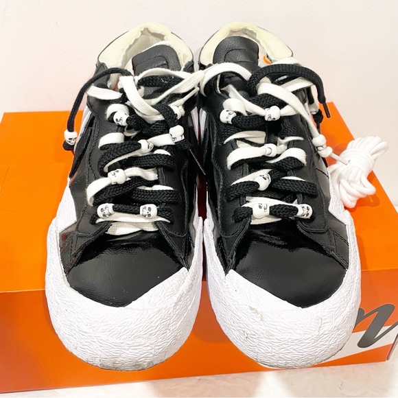 Nike Blazer Low x Sacai Size 11‎ Black Patent Leather 2022 (DM6443-100) - Picture 2 of 7